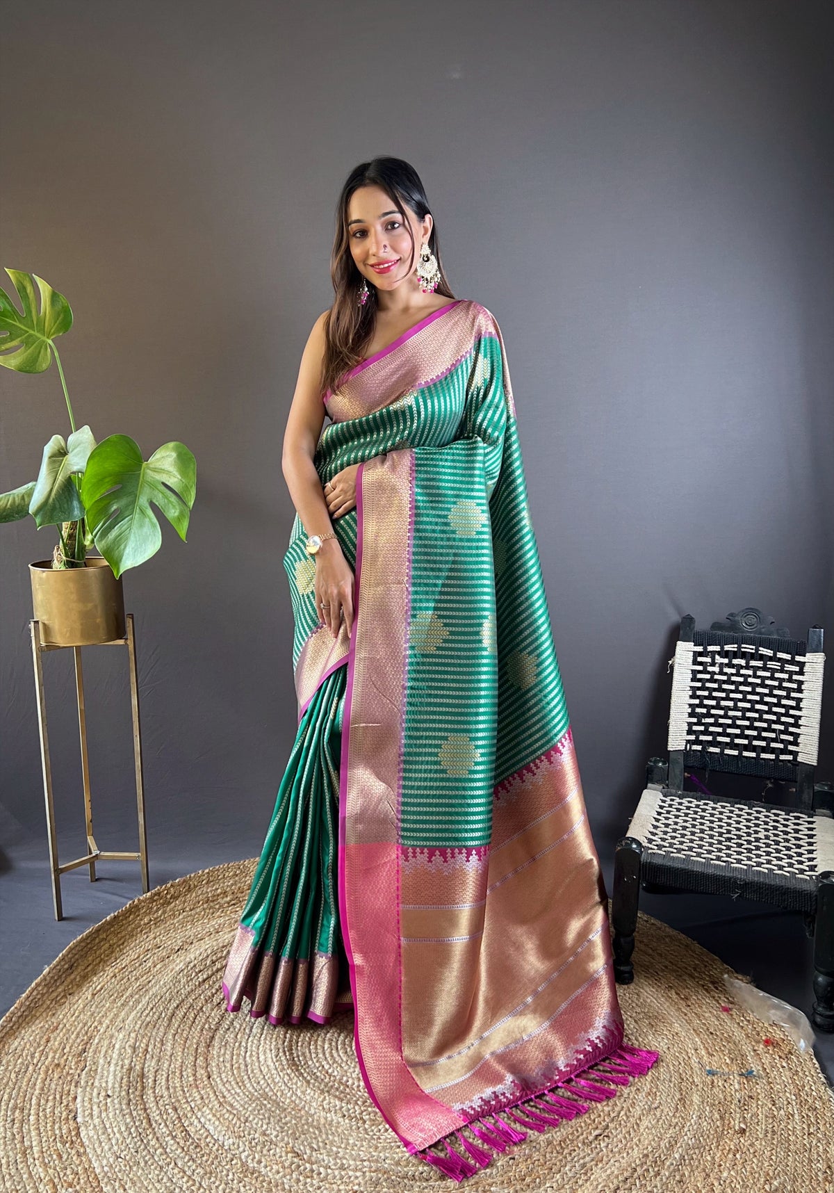 Exquisite Green Banarasi Saree with Rich Zari Detailing – Unveil True Elegance